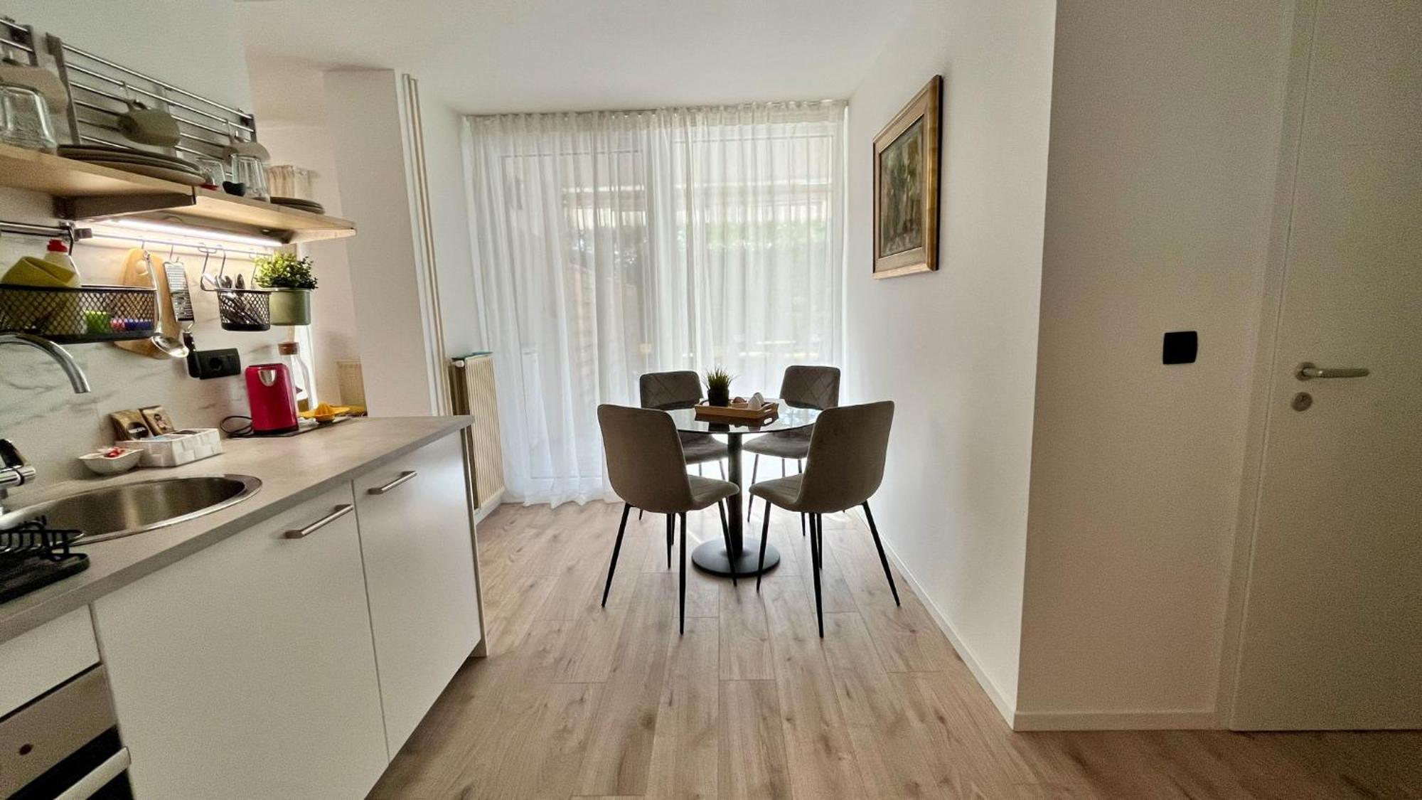 Mali Raj Apartment Menges Ngoại thất bức ảnh