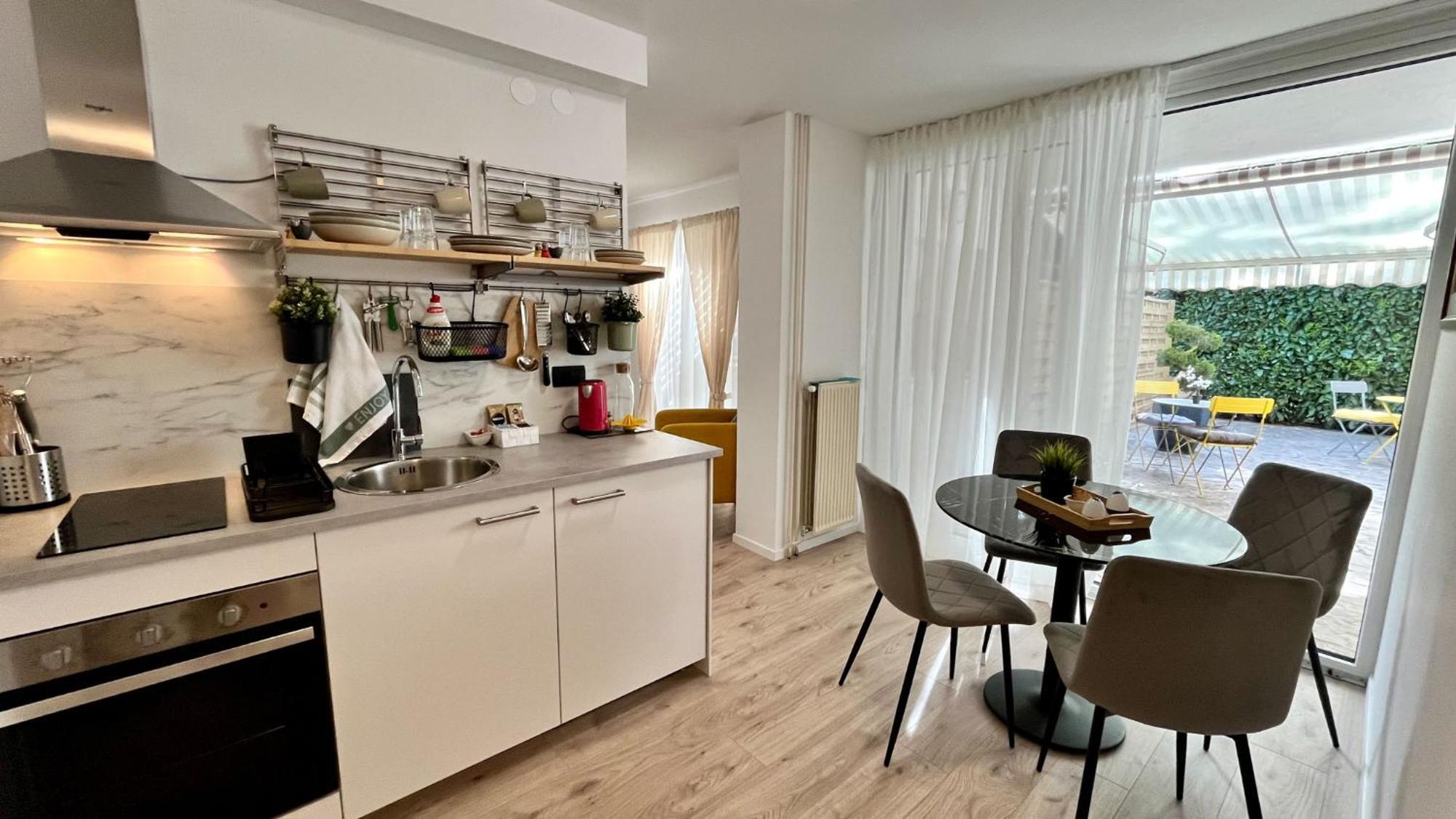 Mali Raj Apartment Menges Ngoại thất bức ảnh