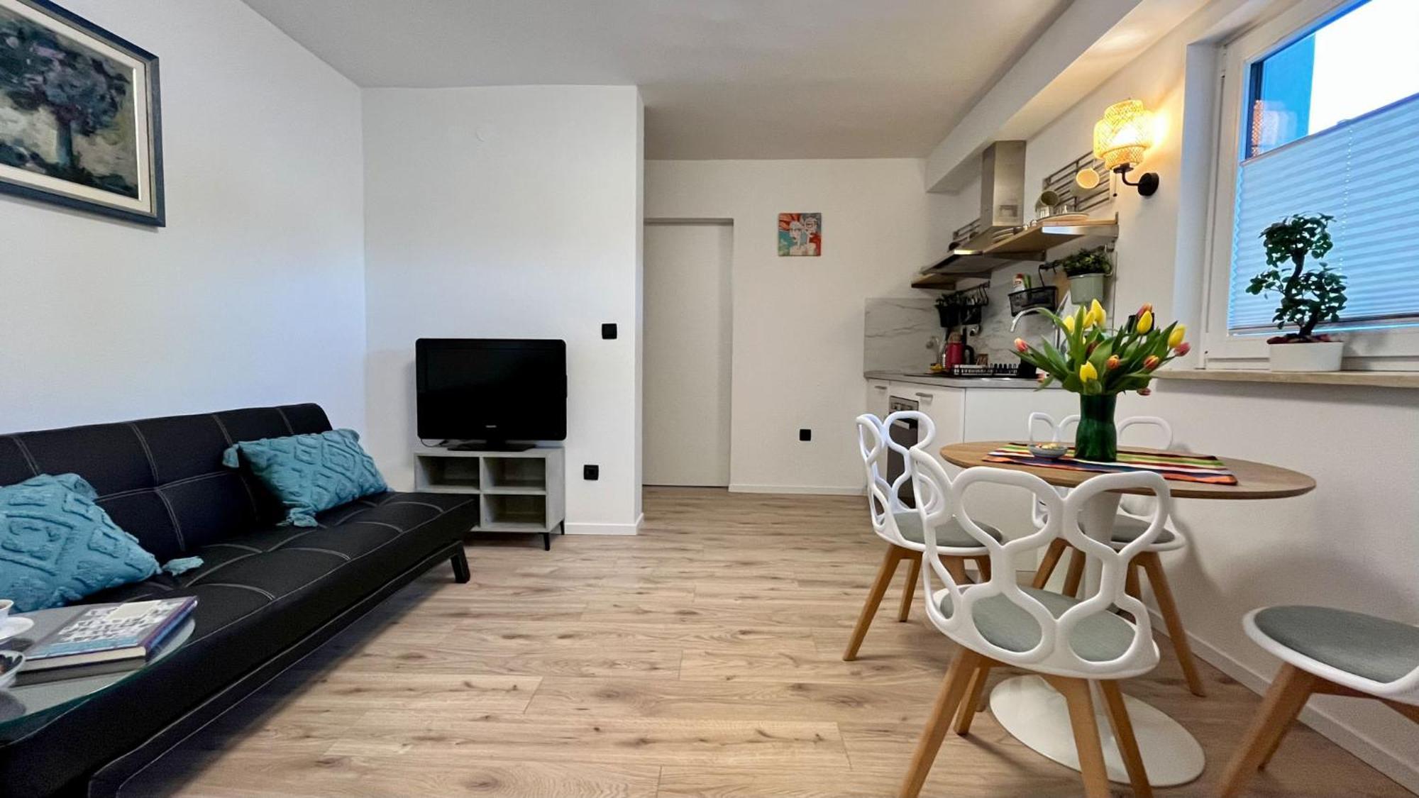 Mali Raj Apartment Menges Ngoại thất bức ảnh