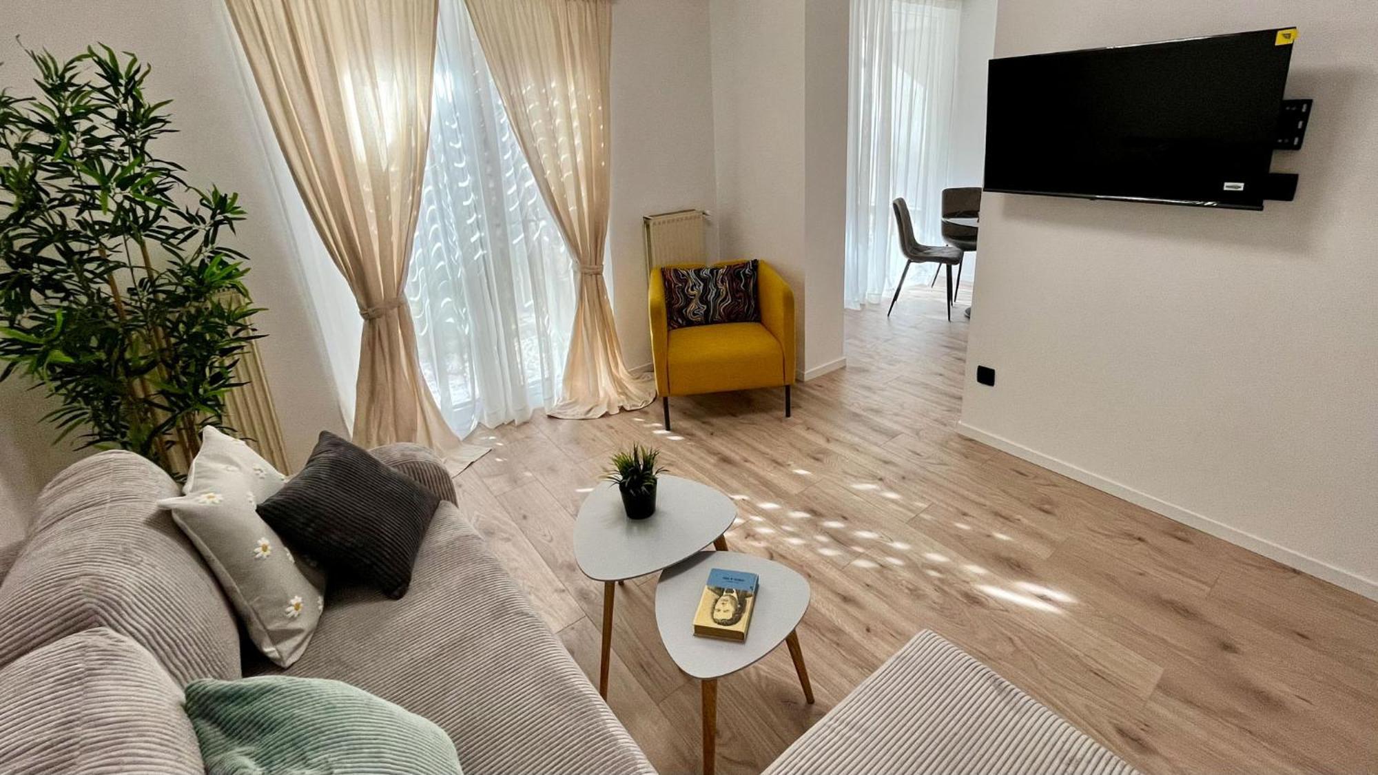 Mali Raj Apartment Menges Ngoại thất bức ảnh