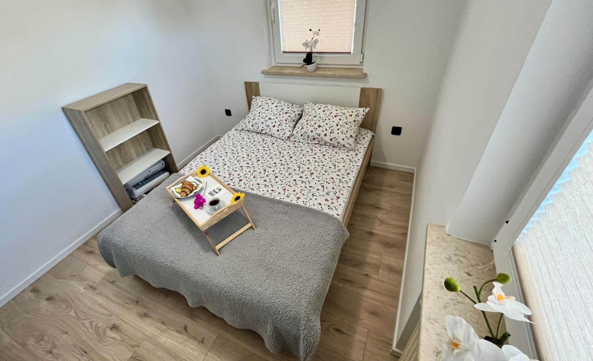 Mali Raj Apartment Menges Ngoại thất bức ảnh